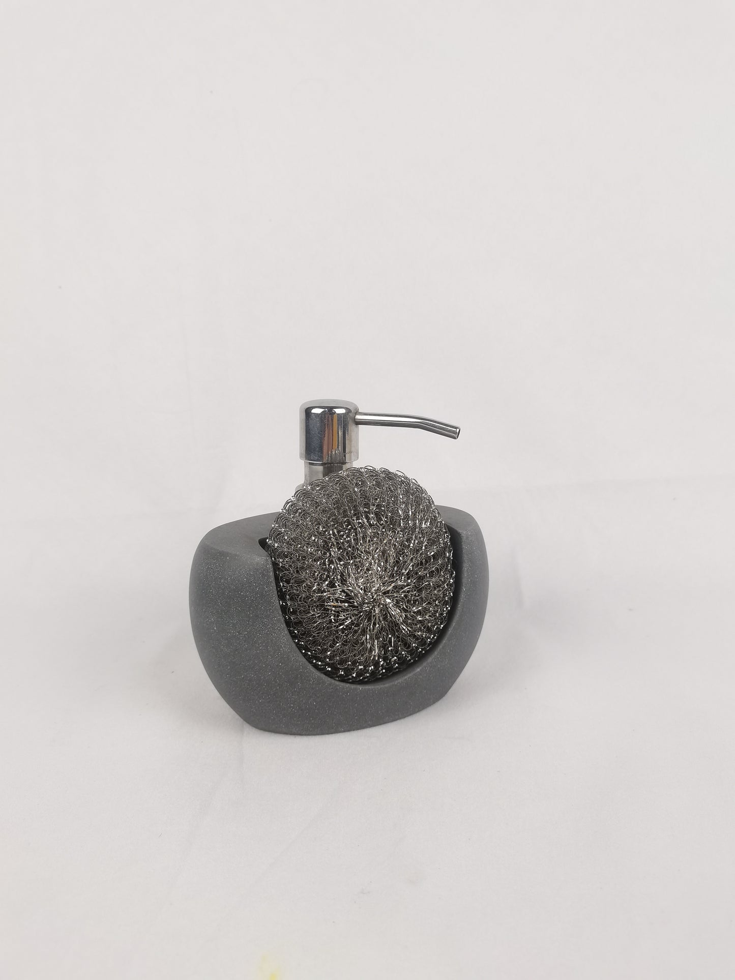 Scratch-resistant resin-based cleaning system