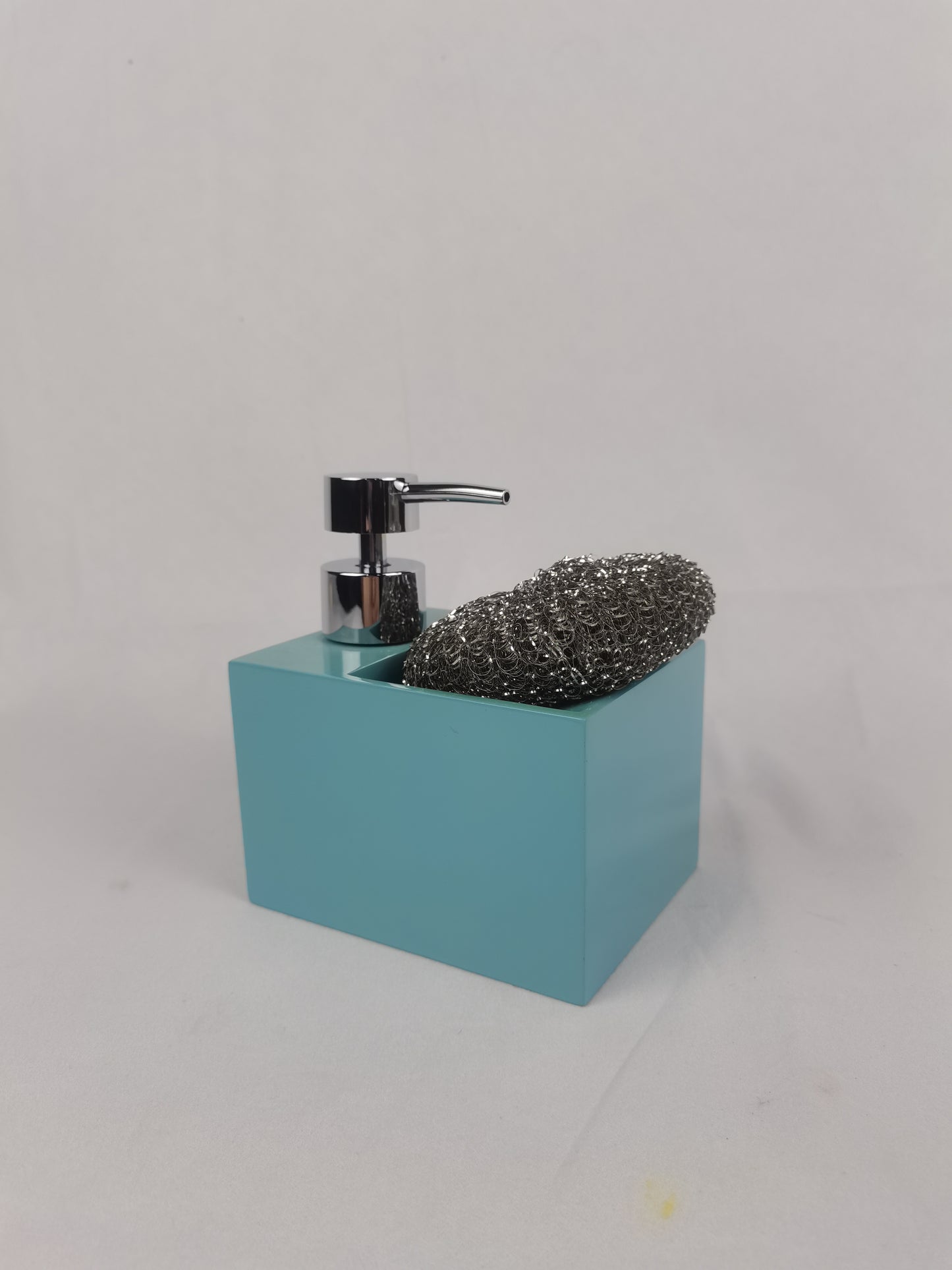 Scratch-resistant resin-based cleaning system