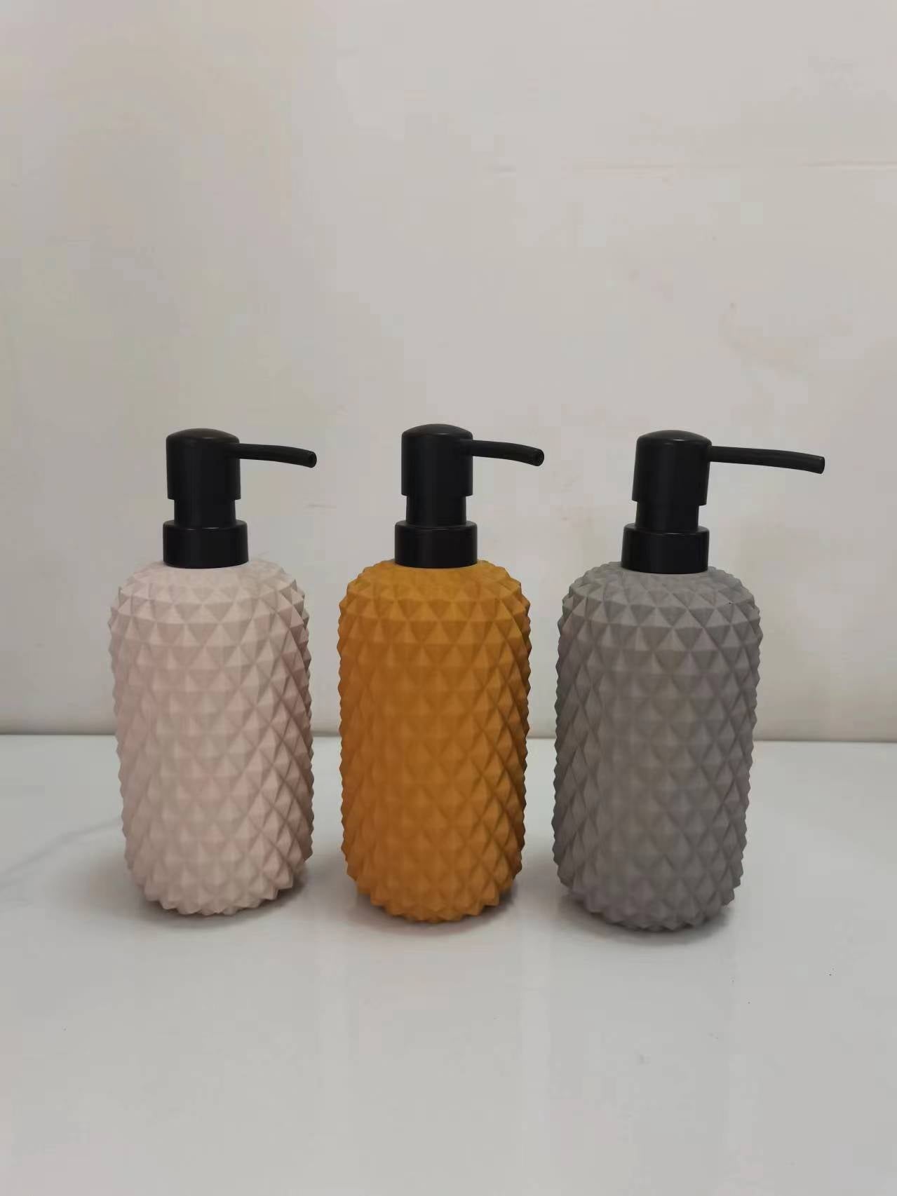 Geometric Sprout Warm Tone Dispenser Bottle] Gray, Yellow and Beige Triangle Pattern Scandinavian Laboratory Aesthetics
