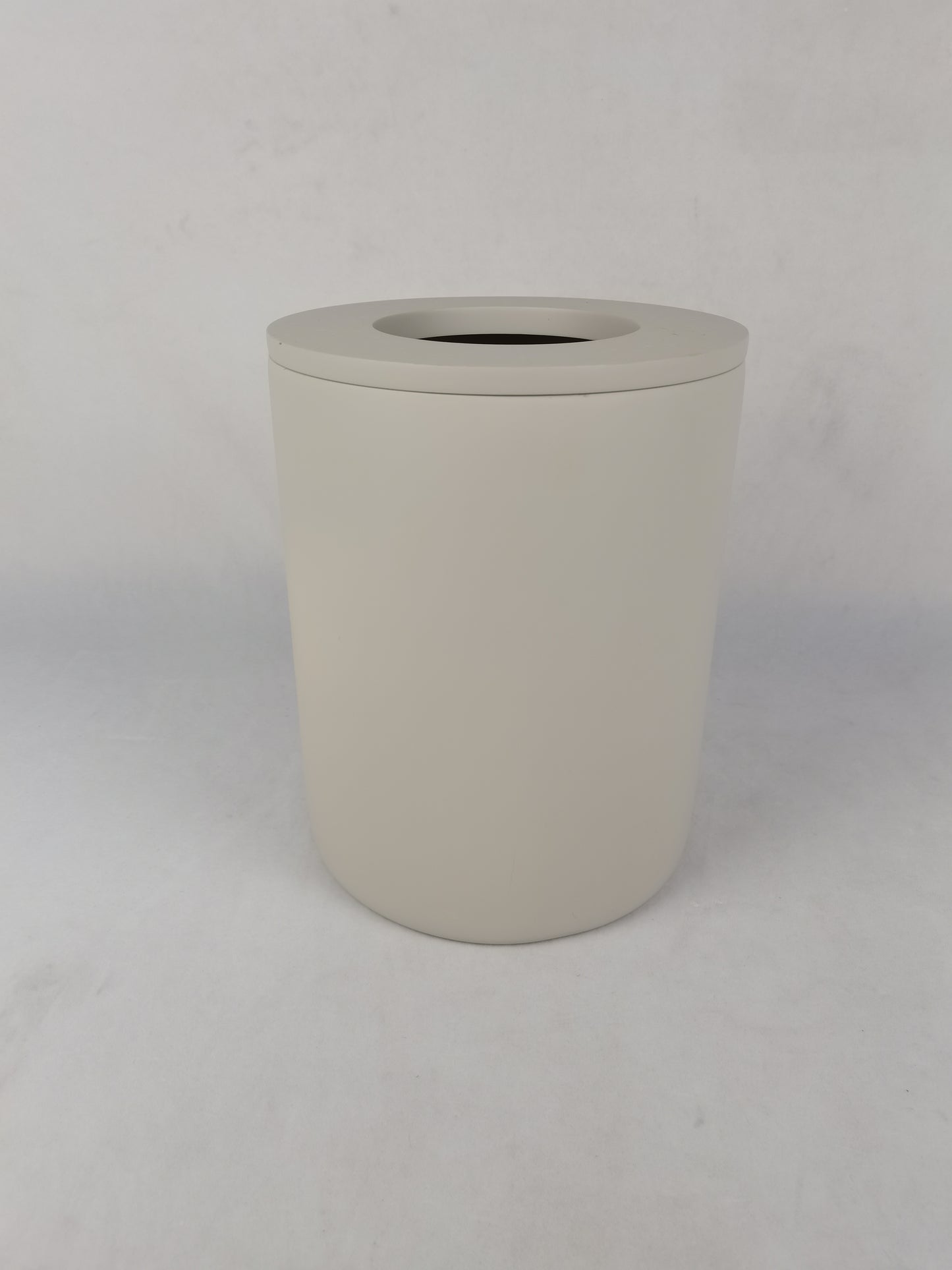 [Minimalist White Resin Push Pail | Basic Practical Aesthetics]