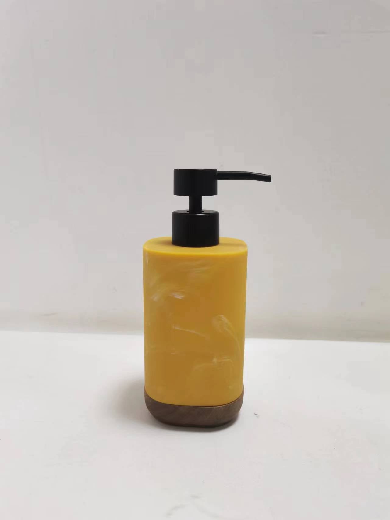 “Colorful Go” Resin Color Block Lotion Bottle｜Luxurious texture × Eco-friendly design to brighten up your skincare rituals.