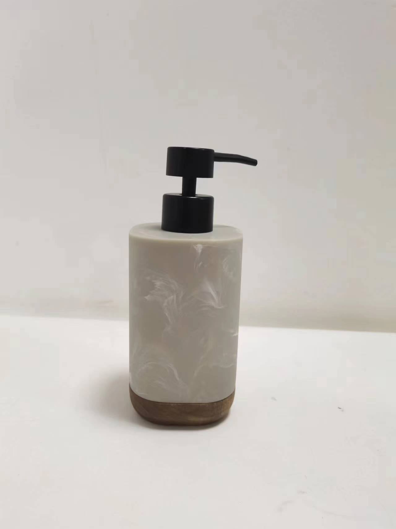 “Colorful Go” Resin Color Block Lotion Bottle｜Luxurious texture × Eco-friendly design to brighten up your skincare rituals.